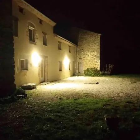 Grand Confortable En Auvergne - Belle Vue Nyaraló