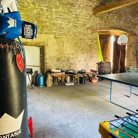 Grand Confortable En Auvergne - Belle Vue Nyaraló