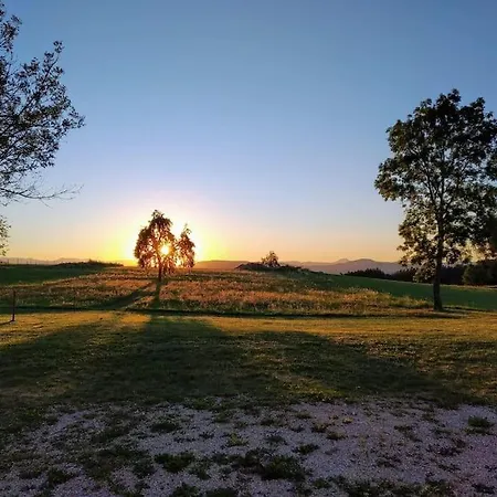 Grand Confortable En Auvergne - Belle Vue Nyaraló