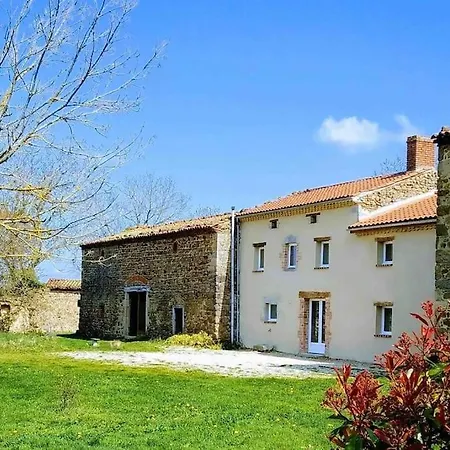 Grand Confortable En Auvergne - Belle Vue * Brousse