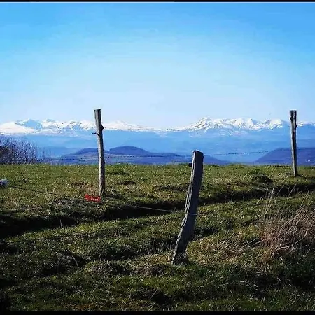 Grand Confortable En Auvergne - Belle Vue Nyaraló Brousse